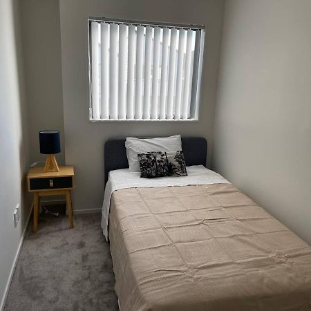 4 Bedroom Home Fully Furnished In Papakura, Auckland Exterior photo